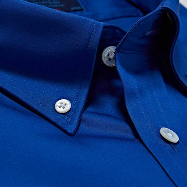 Contemporary Fit, Button Down Collar, 2 Button Cuff Shirt in a Plain Royal Blue